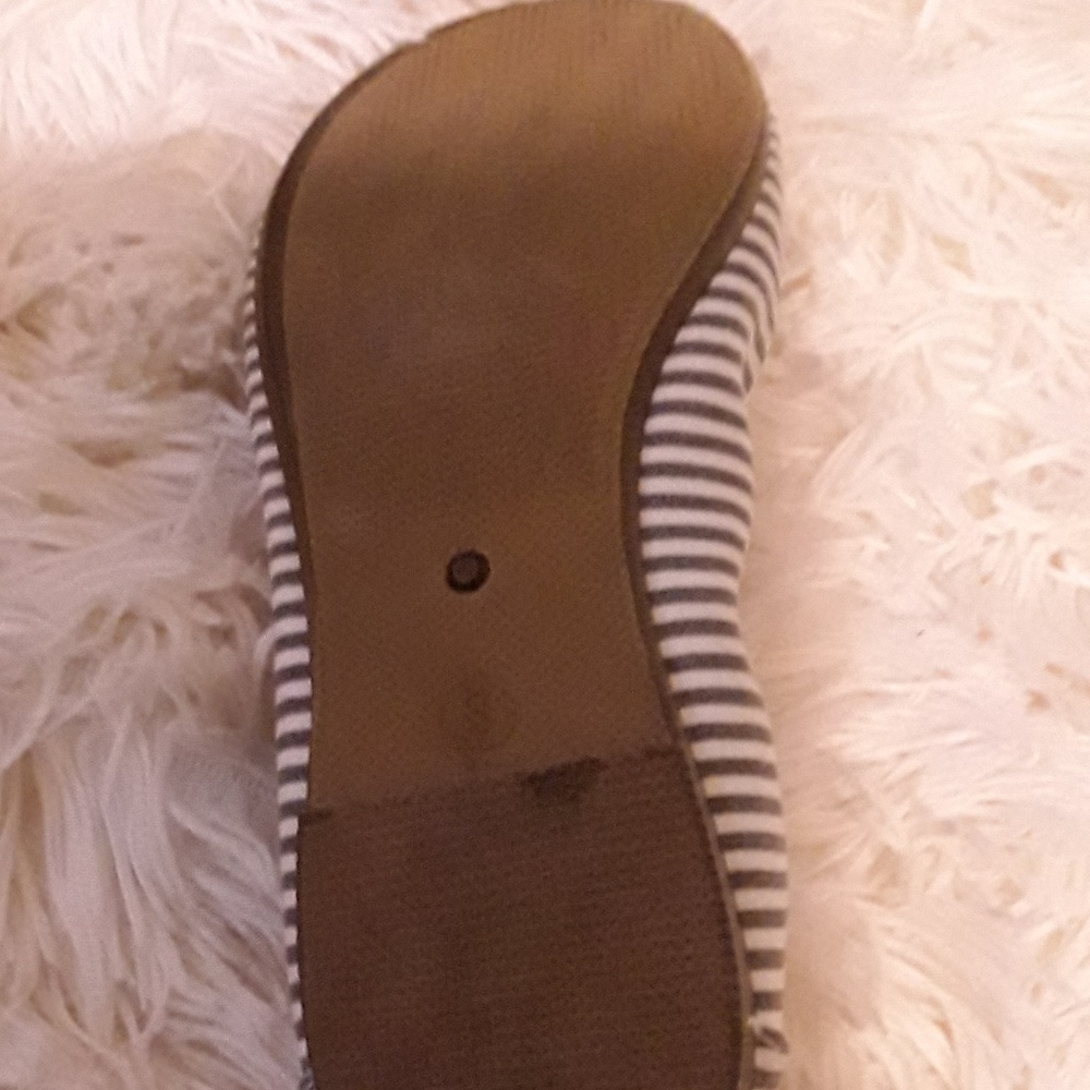 Shoes - Picture 2 of 4